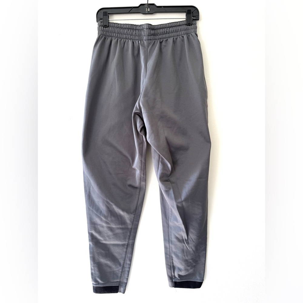 Nike Dri-FIT Therma Swoosh Tapered Basketball Athletic Sports Pants in Gray - Picture 5 of 8
